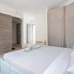 Vue Et Pinede Бандоль