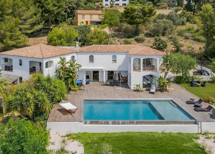 Villa Vue Et Pinede